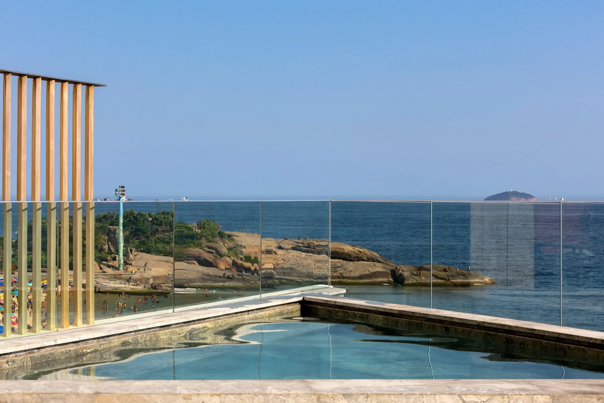 ARP Bar at Arpoador - Ocean Crudos & Cocktails - Image